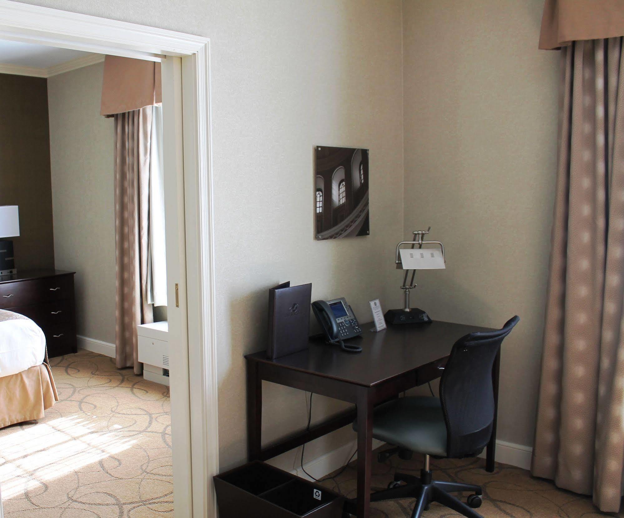 The Marcum Hotel & Conference Center อ็อกซ์ฟอร์ด ภายนอก รูปภาพ